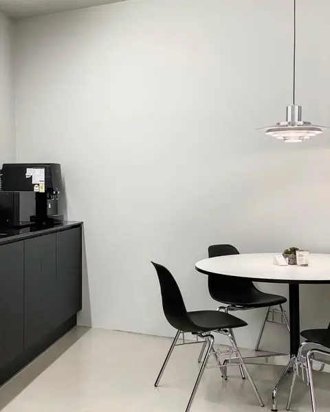 pragmatic studio office 4
