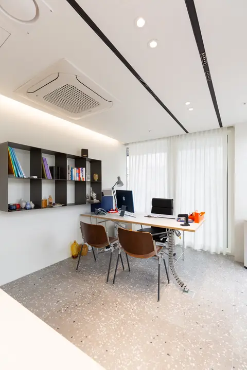 SHOWKET Office 14